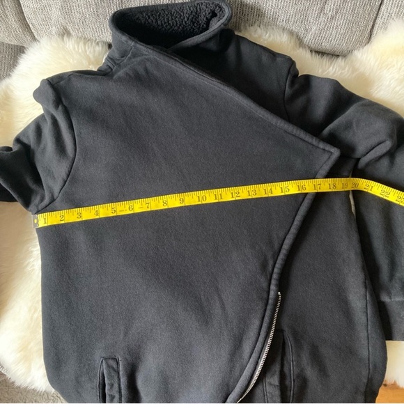 BlankNYC Sherpa Wrap Asymmetrical Zip Sweatshirt Size S - Picture 5 of 12